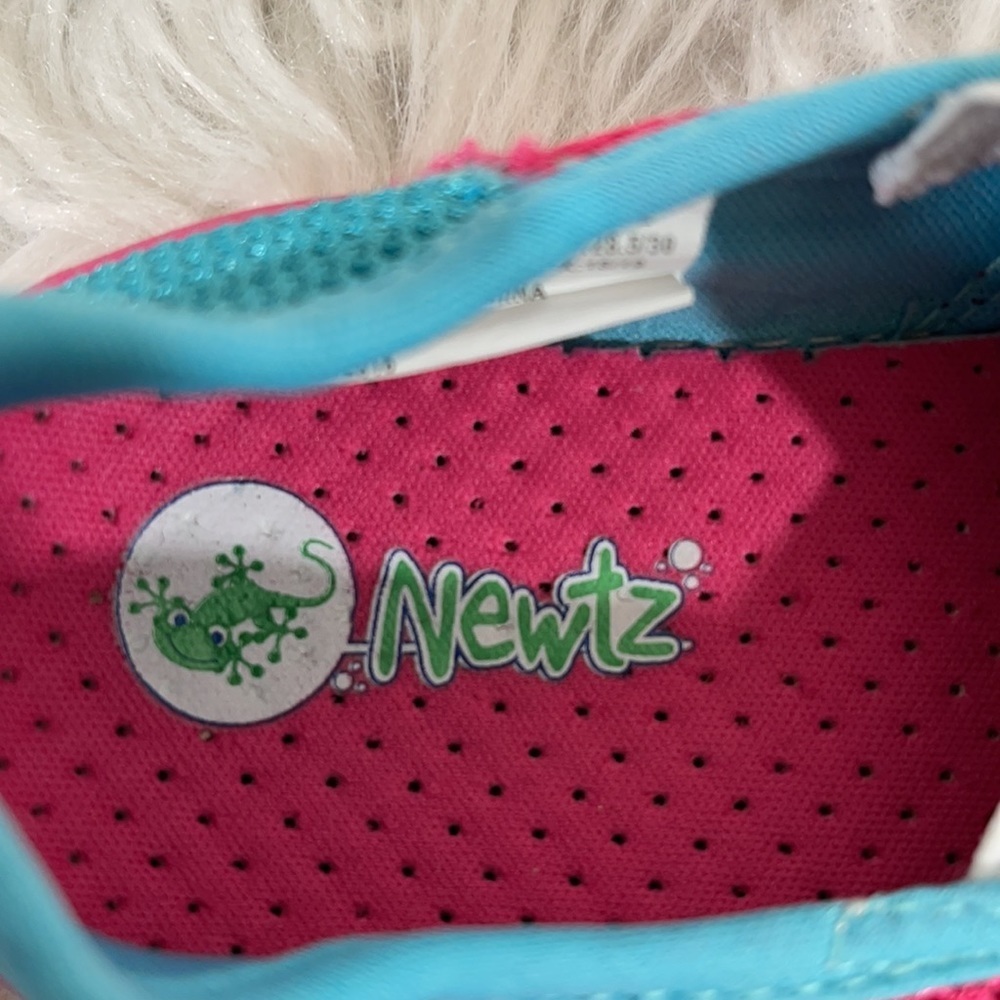 NEWTZ -Youth Girls Water Shoes Size 11/12 - Picture 5 of 6
